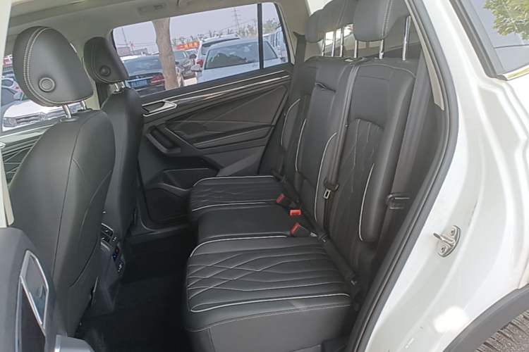 Used Volkswagen Tiguan L 2023 300TSI Automatic Two-Wheel Drive Smart Edition Left Rear Seat