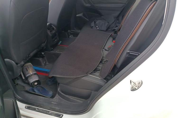 Used Volkswagen Tiguan L 2023 Revised Version 330TSI Automatic Two-Wheel Drive Smart Enjoyment Edition Left Rear Seat