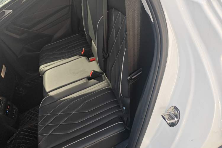 Used Volkswagen Tiguan L 2023 330TSI Automatic Two-Wheel Drive Smart Edition Left Rear Seat