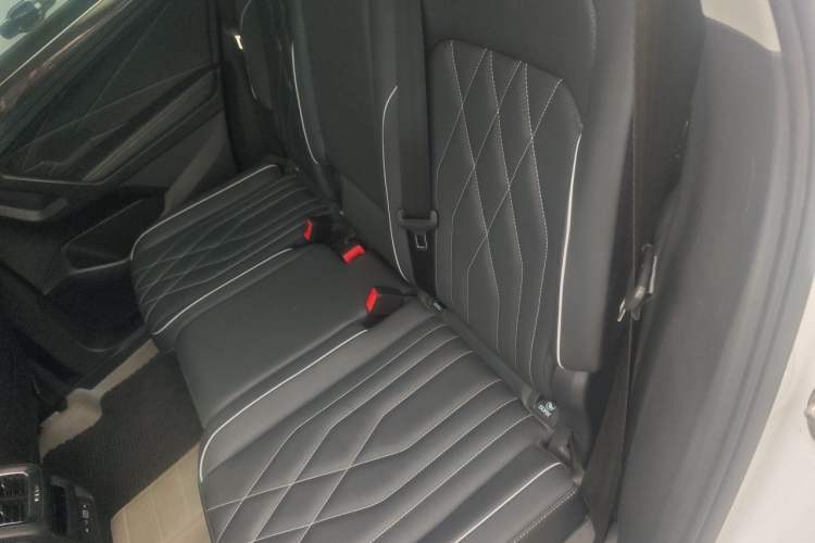 Used Volkswagen Tiguan L 2023 300TSI Automatic Two-Wheel Drive Smart Edition Left Rear Seat
