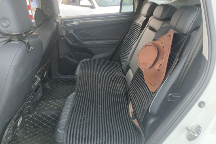 Used Volkswagen Tiguan L 2023 330TSI Automatic Two-Wheel Drive R-Line Enjoyment Edition Left Rear Seat