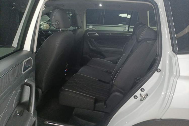 Used Volkswagen Tiguan L 2023 Facelifted 380TSI Automatic All-Wheel Drive R-Line Plus Version 7-Seater Left Rear Seat