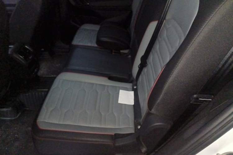 Used Volkswagen Tiguan L 2023 Restyled 330TSI Automatic Two-Wheel Drive R-Line Flagship Edition Left Rear Seat
