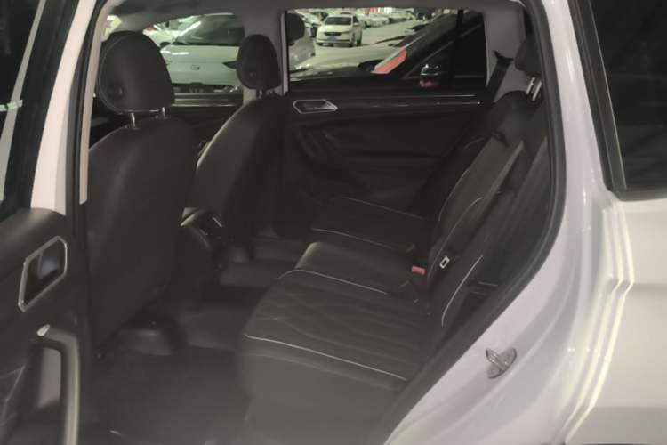 Used Volkswagen Tiguan L 2023 330TSI Automatic Two-Wheel Drive R-Line Enjoyment Edition Left Rear Seat