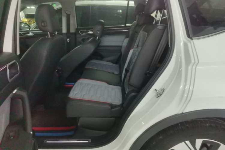 Used Volkswagen Tiguan L 2023 Facelift 380TSI Automatic All-Wheel Drive R-Line Flagship 7-Seater Left Rear Seat