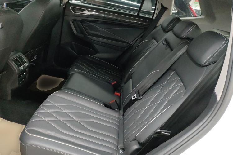 Used Volkswagen Tiguan L 2023 330TSI Automatic Two-Wheel Drive R-Line Enjoyment Edition Left Rear Seat