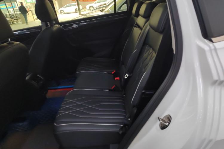 Used Volkswagen Tiguan L 2023 Restyled 330TSI Automatic Two-Wheel Drive R-Line Enhanced Comfort Version Left Rear Seat