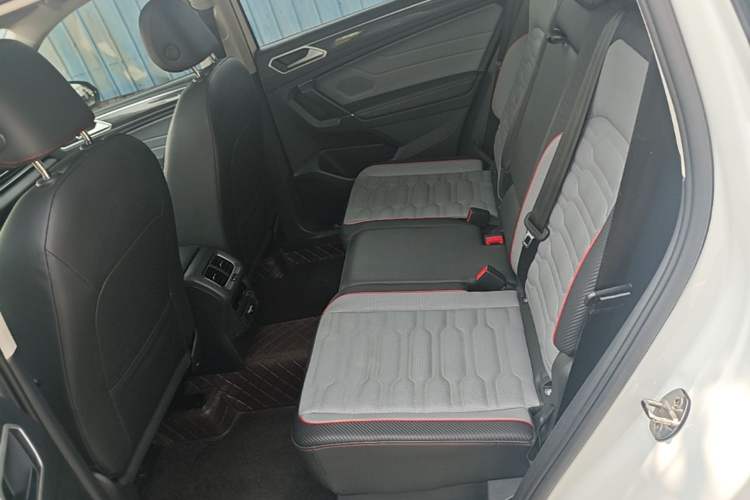 Used Volkswagen Tiguan L 2023 Restyled 330TSI Automatic Two-Wheel Drive R-Line Flagship Edition Left Rear Seat