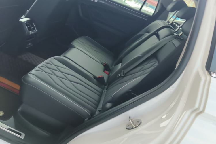 Used Volkswagen Tiguan L 2023 Restyled 330TSI Automatic Two-Wheel Drive R-Line Enhanced Comfort Version Left Rear Seat