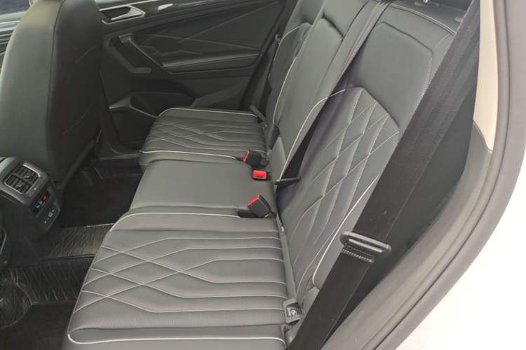 Used Volkswagen Tiguan L 2023 Restyled 330TSI Automatic Two-Wheel Drive R-Line Enhanced Comfort Version Left Rear Seat