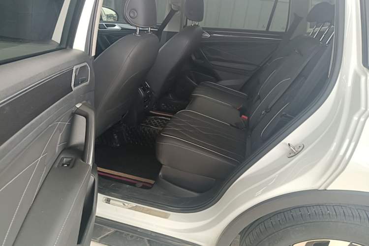 Used Volkswagen Tiguan L 2023 330TSI Automatic Two-Wheel Drive Smart Edition Left Rear Seat