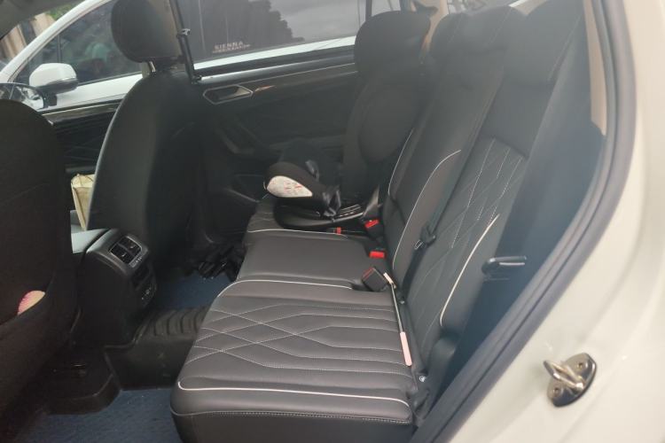 Used Volkswagen Tiguan L 2023 330TSI Automatic Two-Wheel Drive R-Line Enjoyment Edition Left Rear Seat