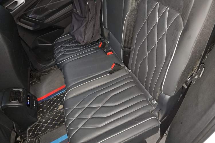 Used Volkswagen Tiguan L 2023 Restyled 330TSI Automatic Two-Wheel Drive R-Line Enhanced Comfort Version Left Rear Seat