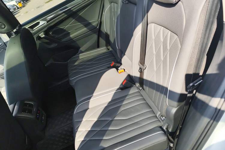 Used Volkswagen Tiguan L 2023 300TSI Automatic Two-Wheel Drive Smart Edition Left Rear Seat