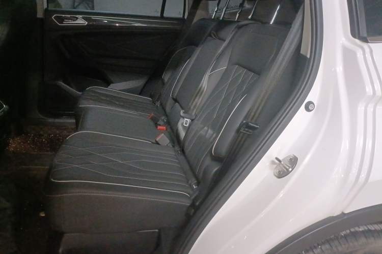 Used Volkswagen Tiguan L 2023 Restyled 330TSI Automatic Two-Wheel Drive R-Line Enhanced Comfort Version Left Rear Seat