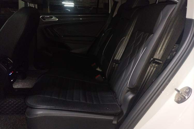 Used Volkswagen Tiguan L 2023 330TSI Automatic Two-Wheel Drive R-Line Enjoyment Edition Left Rear Seat