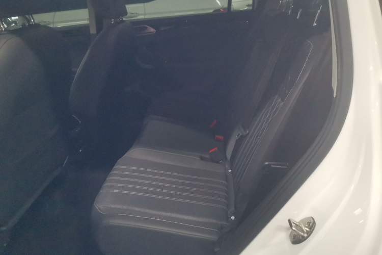 Used Volkswagen Tiguan L 2023 330TSI Automatic Two-Wheel Drive Comfort Edition Left Rear Seat