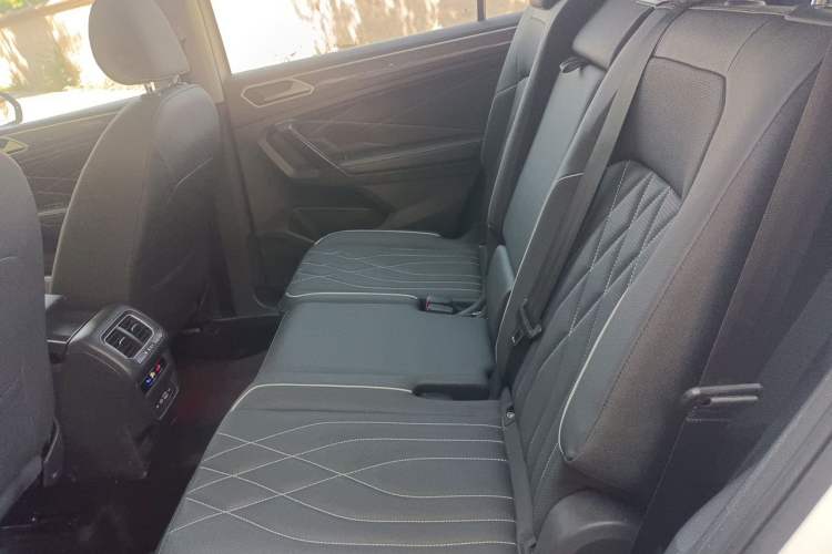 Used Volkswagen Tiguan L 2023 380TSI Automatic All-Wheel Drive R-Line Enhanced 7-Seater Left Rear Seat