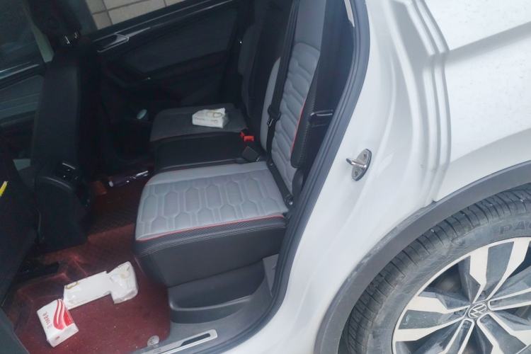 Used Volkswagen Tiguan L 2023 330TSI Automatic Two-Wheel Drive R-Line Flagship Edition Left Rear Seat