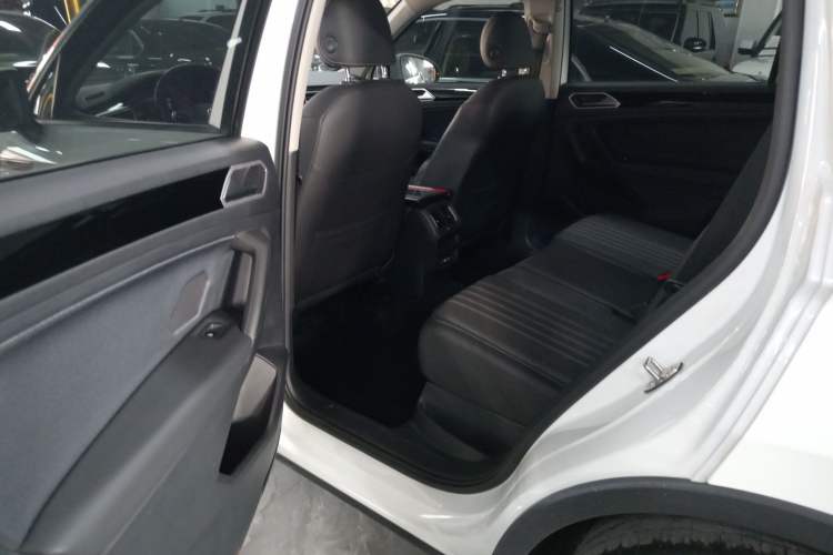 Used Volkswagen Tiguan L 2023 330TSI Automatic Two-Wheel Drive Comfort Edition Left Rear Seat