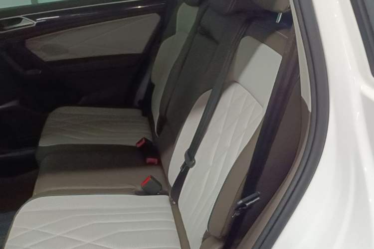 Used Volkswagen Tiguan L 2023 330TSI Automatic Two-Wheel Drive Smart Edition Left Rear Seat