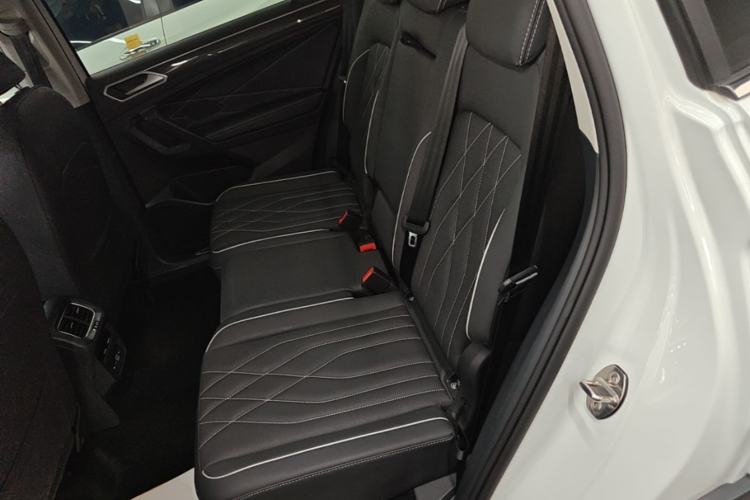 Used Volkswagen Tiguan L 2023 330TSI Automatic Two-Wheel Drive R-Line Enjoyment Edition Left Rear Seat