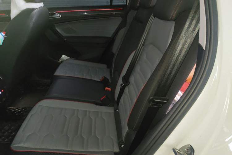 Used Volkswagen Tiguan L 2023 330TSI Automatic Two-Wheel Drive R-Line Flagship Edition Left Rear Seat