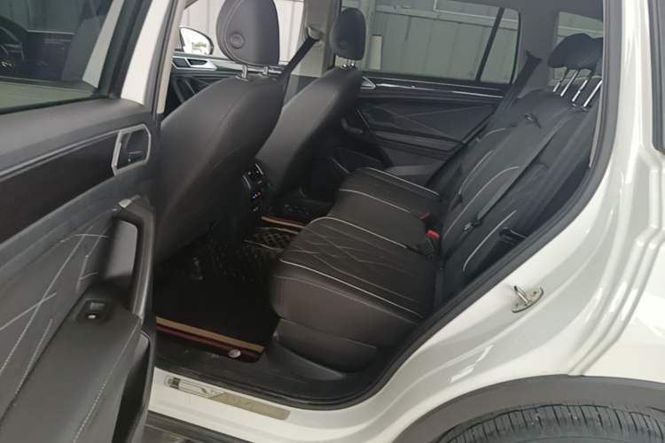 Used Volkswagen Tiguan L 2023 330TSI Automatic Two-Wheel Drive Smart Edition Left Rear Seat
