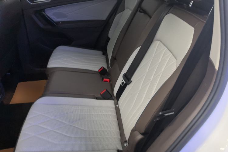 Used Volkswagen Tiguan L 2023 Restyled 330TSI Automatic Two-Wheel Drive R-Line Enhanced Comfort Version Left Rear Seat