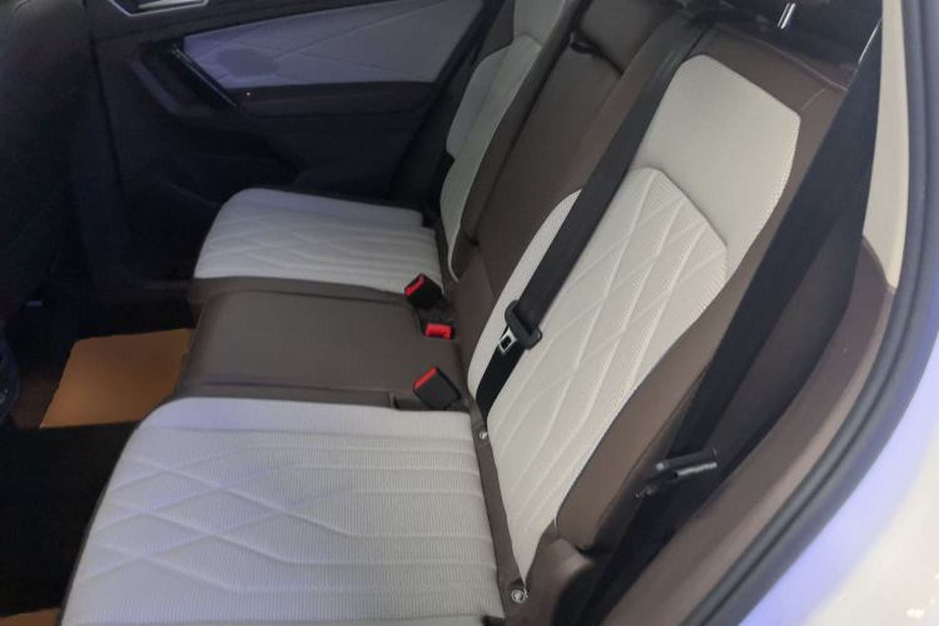 Used Volkswagen Tiguan L 2023 Restyled 330TSI Automatic Two-Wheel Drive R-Line Enhanced Comfort Version Left Rear Seat