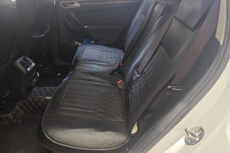 Used Volkswagen Tiguan L 2023 280TSI Automatic Two-Wheel Drive Trendy Innovation Limited Edition Left Rear Seat