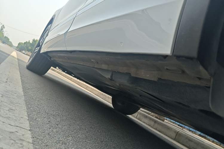 Used Volkswagen Tiguan L 2023 Restyled 330TSI Automatic Two-Wheel Drive R-Line Flagship Edition Left Side Sill