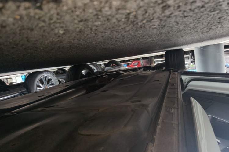 Used Volkswagen Tiguan L 2023 Restyled 330TSI Automatic Two-Wheel Drive R-Line Enhanced Comfort Version Left Side Sill