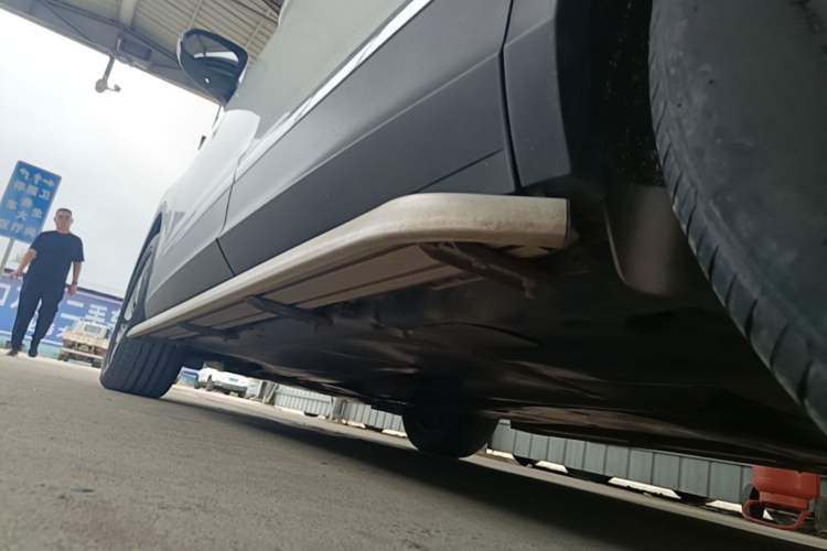 Used Volkswagen Tiguan L 2023 330TSI Automatic Two-Wheel Drive Smart Edition Left Side Sill