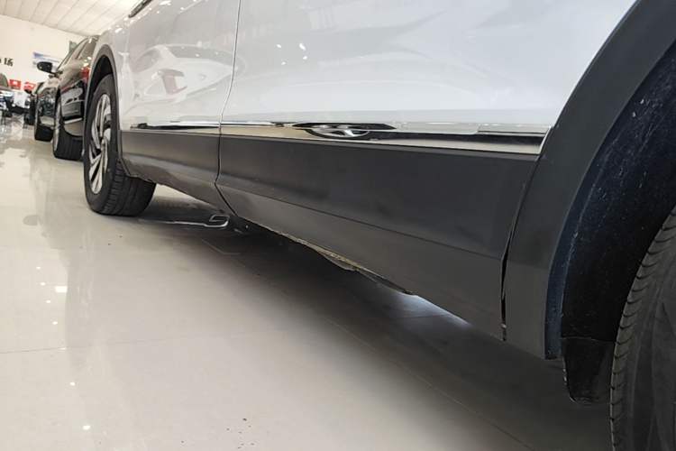 Used Volkswagen Tiguan L 2023 300TSI Automatic Two-Wheel Drive Smart Edition Left Side Sill