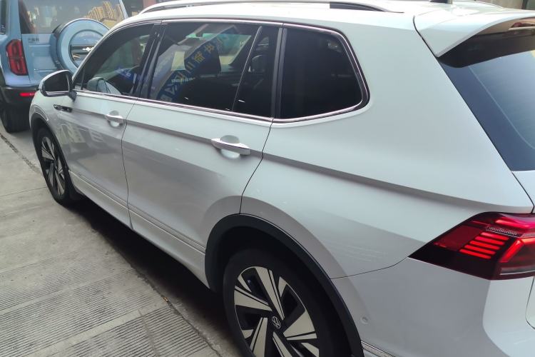 Used Volkswagen Tiguan L 2023 Facelifted 380TSI Automatic All-Wheel Drive R-Line Plus Version 7-Seater Left Side