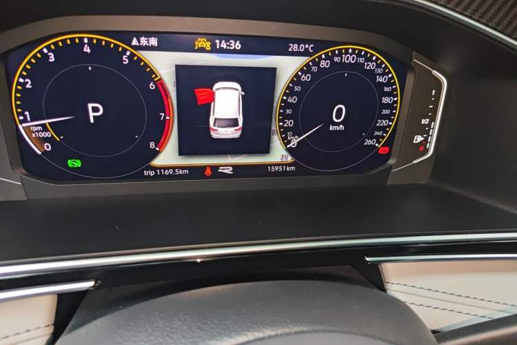 Used Volkswagen Tiguan L 2023 Restyled 330TSI Automatic Two-Wheel Drive R-Line Enhanced Comfort Version Odometer Close Up