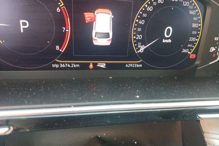 Used Volkswagen Tiguan L 2023 330TSI Automatic Two-Wheel Drive R-Line Enjoyment Edition Odometer Close Up