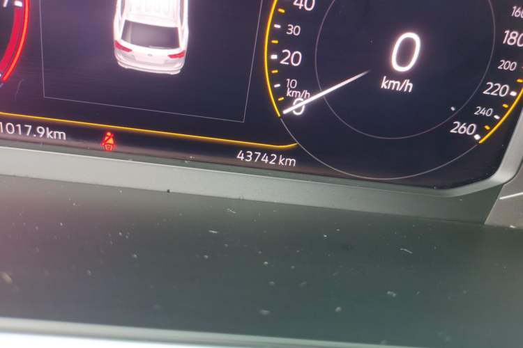 Used Volkswagen Tiguan L 2023 300TSI Automatic Two-Wheel Drive Smart Edition Odometer Close Up