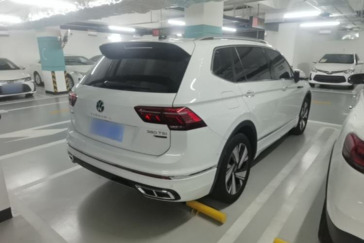 Used Volkswagen Tiguan L 2023 Facelift 380TSI Automatic All-Wheel Drive R-Line Flagship 7-Seater Rear Right 45 Deg