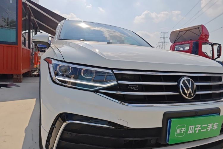 Used Volkswagen Tiguan L 2023 380TSI Automatic All-Wheel Drive R-Line Enhanced 7-Seater Right Front Headlight