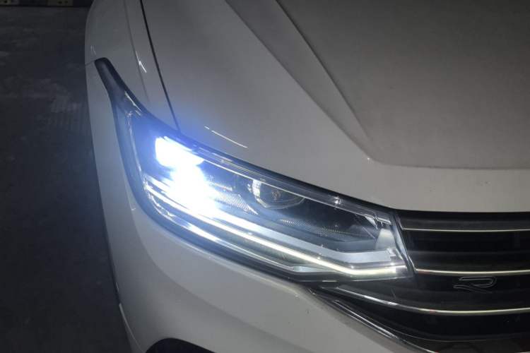 Used Volkswagen Tiguan L 2023 330TSI Automatic Two-Wheel Drive R-Line Enjoyment Edition Right Front Headlight