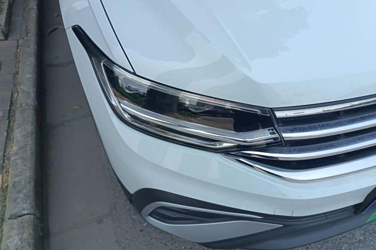 Used Volkswagen Tiguan L 2023 Revised Version 330TSI Automatic Two-Wheel Drive Smart Enjoyment Edition Right Front Headlight