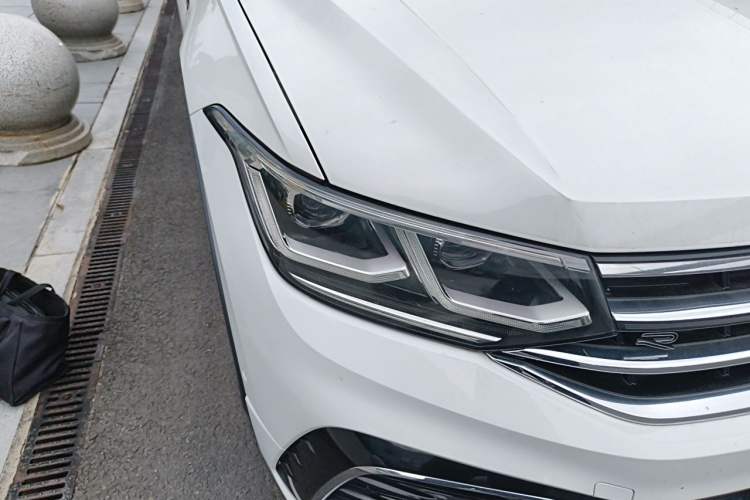 Used Volkswagen Tiguan L 2023 330TSI Automatic Two-Wheel Drive R-Line Flagship Edition Right Front Headlight
