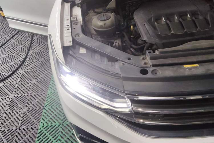 Used Volkswagen Tiguan L 2023 330TSI Automatic Two-Wheel Drive R-Line Enjoyment Edition Right Front Headlight