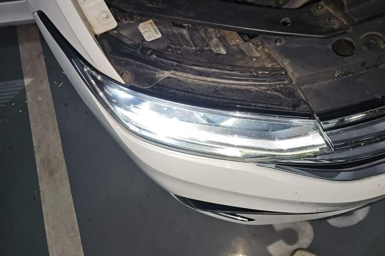 Used Volkswagen Tiguan L 2023 Restyled 330TSI Automatic Two-Wheel Drive R-Line Enhanced Comfort Version Right Front Headlight