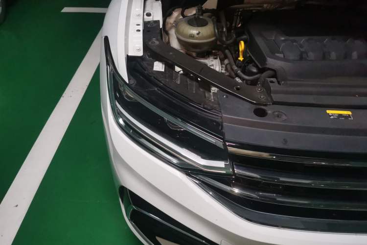 Used Volkswagen Tiguan L 2023 Restyled 330TSI Automatic Two-Wheel Drive R-Line Enhanced Comfort Version Right Front Headlight