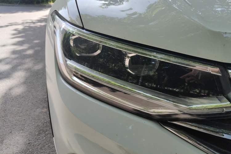 Used Volkswagen Tiguan L 2023 Restyled 330TSI Automatic Two-Wheel Drive R-Line Enhanced Comfort Version Right Front Headlight