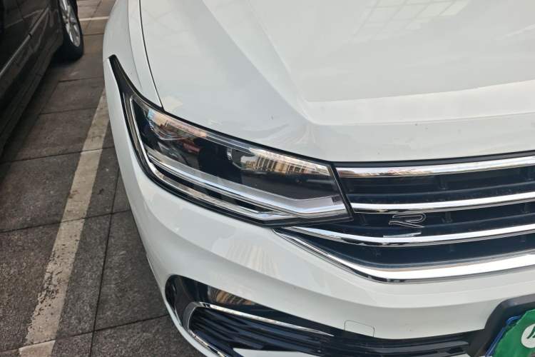 Used Volkswagen Tiguan L 2023 330TSI Automatic Two-Wheel Drive R-Line Enjoyment Edition Right Front Headlight