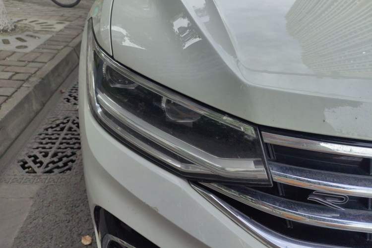 Used Volkswagen Tiguan L 2023 Facelifted 380TSI Automatic All-Wheel Drive R-Line Plus Version 7-Seater Right Front Headlight